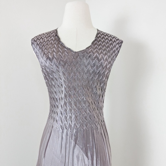 Komarov Charmeuse Dress Luminous Oyster Smoke Ombre Tiered Satin Midi - Picture 4 of 11